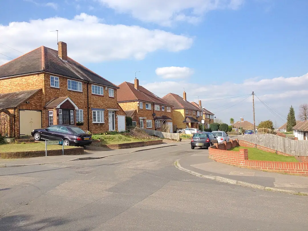 Detached brick houses with pitched tiled roofs on Eden Close, Joyden's Wood